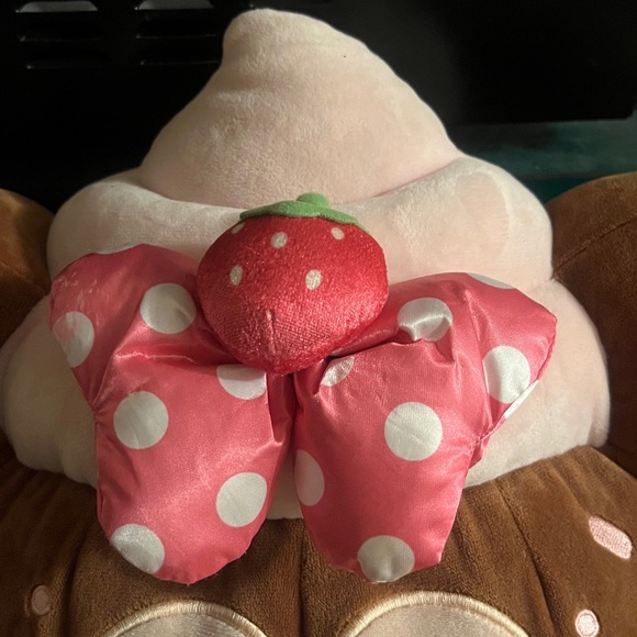15" Disney Munchlings Wild Strawberry Cupcake Minnie Mouse Plush - Picture 4 of 9